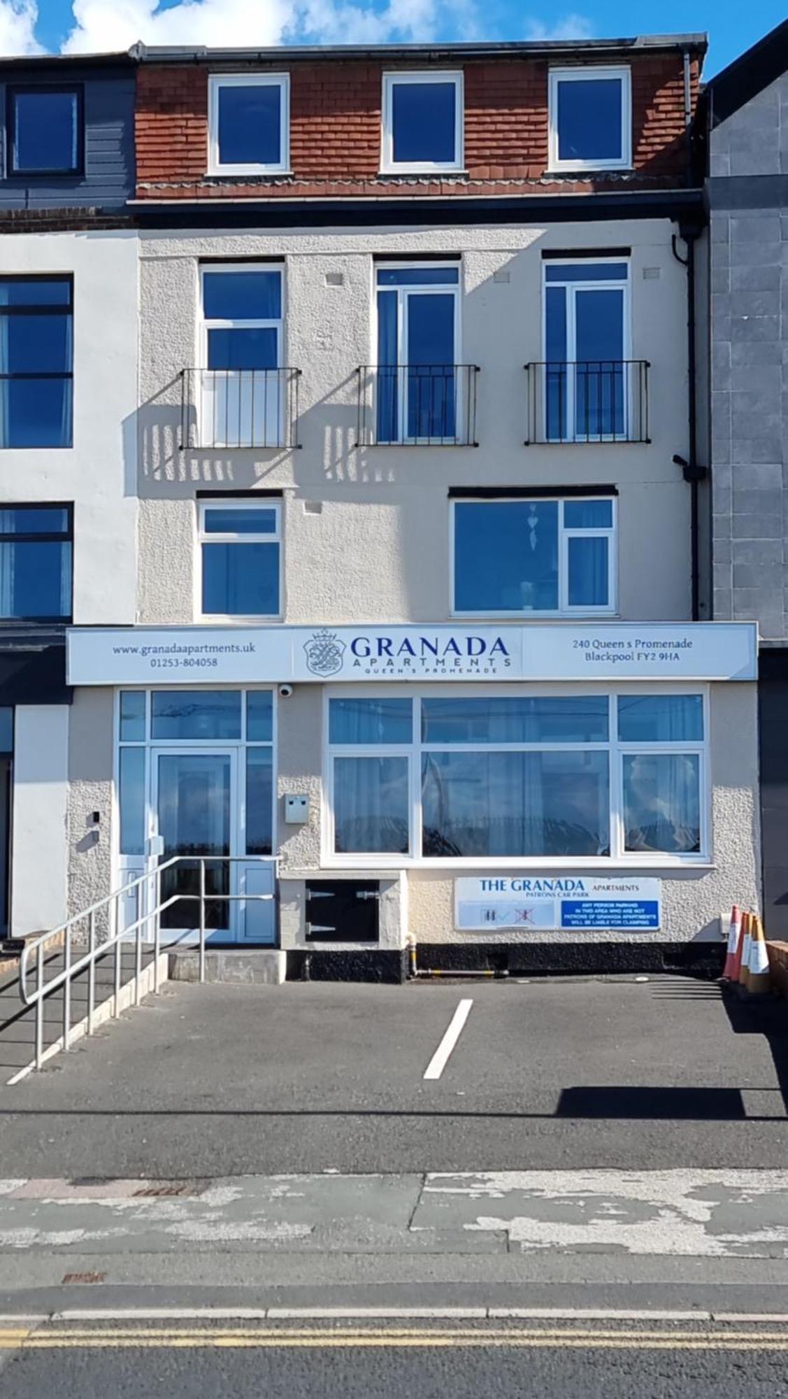 Granada Apartments Queen's Promenade Blackpool Bagian luar foto