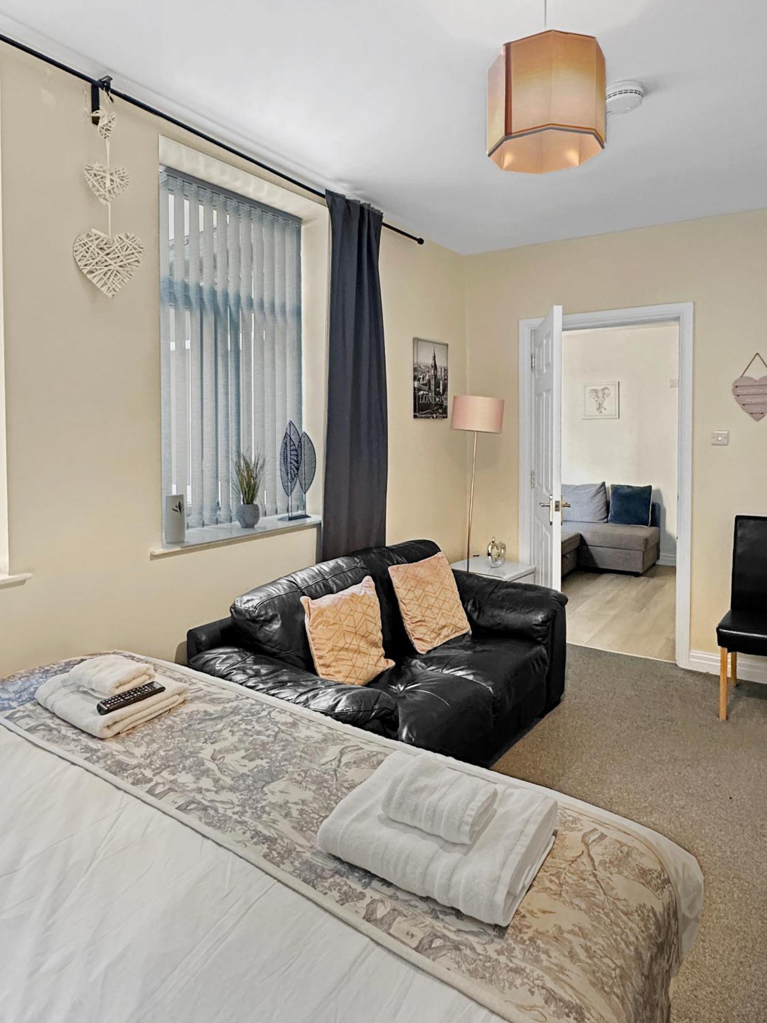 Granada Apartments Queen's Promenade Blackpool Bagian luar foto
