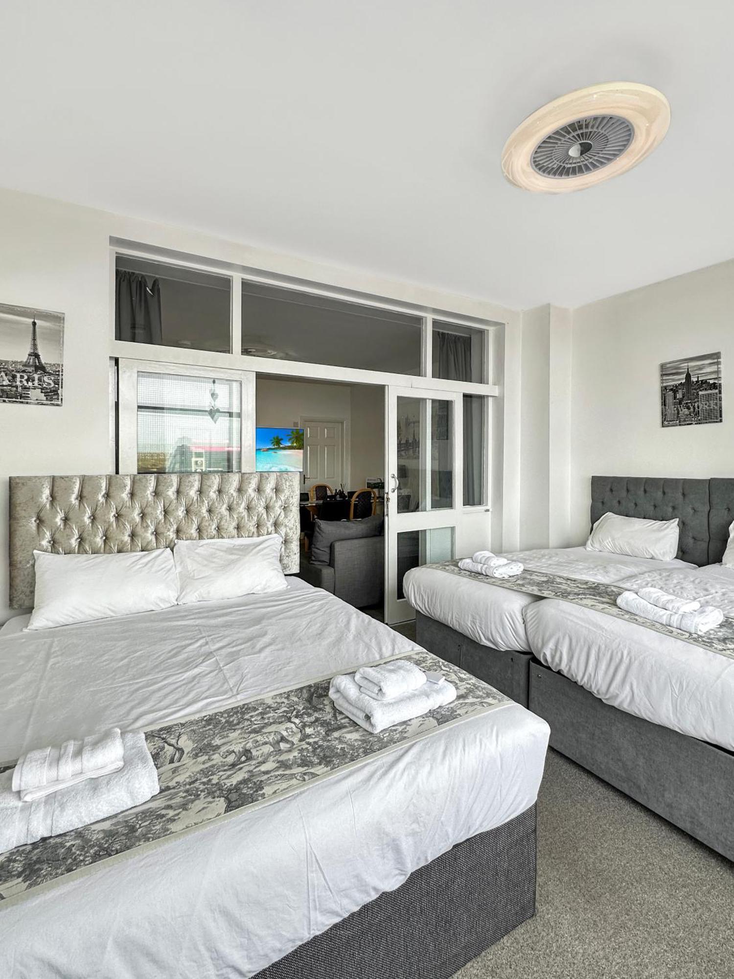 Granada Apartments Queen's Promenade Blackpool Bagian luar foto